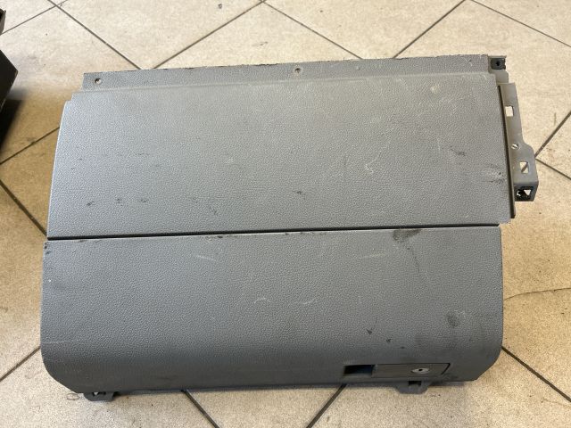 bontott VW TOURAN Kesztyűtartó