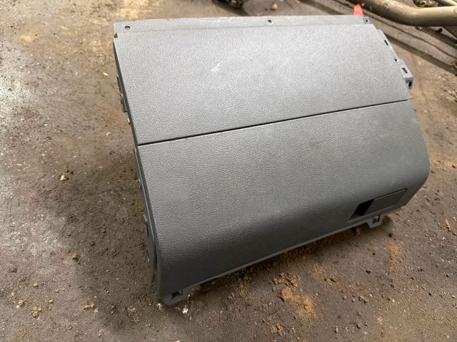 bontott VW TOURAN Kesztyűtartó