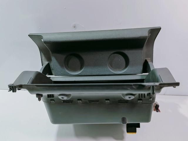 bontott VW TOURAN Kesztyűtartó