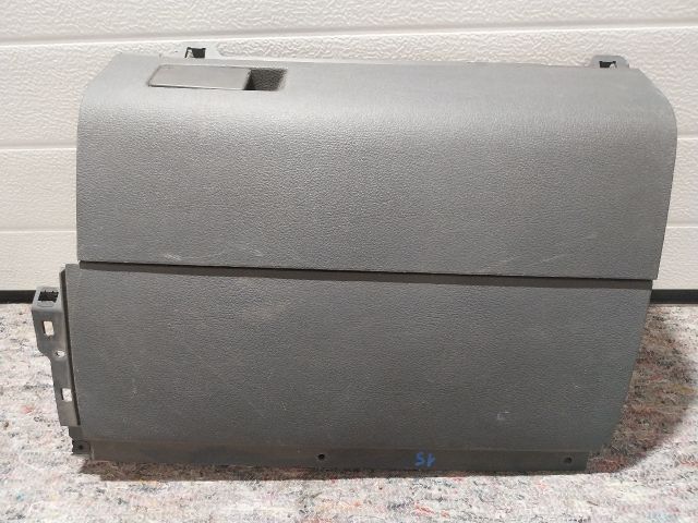 bontott VW TOURAN Kesztyűtartó