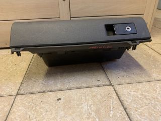 bontott VW TOURAN Kesztyűtartó