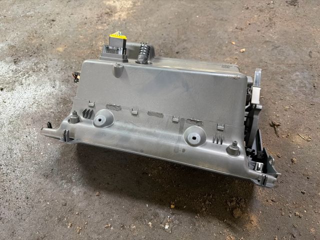 bontott VW TOURAN Kesztyűtartó