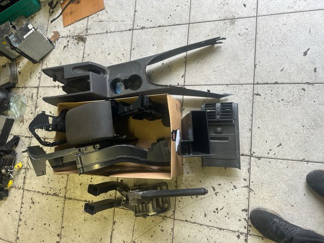 bontott VW TOURAN Könyöklő