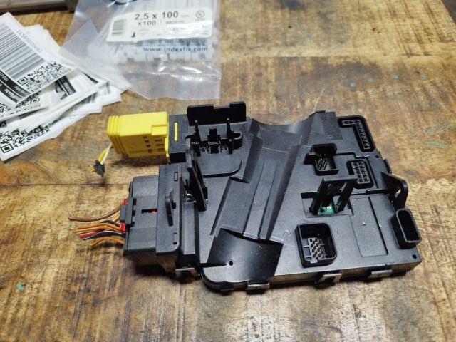 bontott VW TOURAN Kormányoszlop Vezérlő