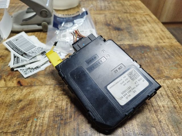 bontott VW TOURAN Kormányoszlop Vezérlő