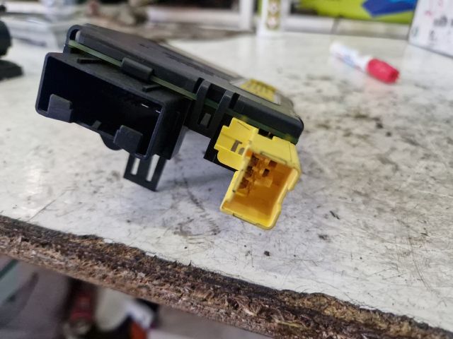 bontott VW TOURAN Kormányoszlop Vezérlő