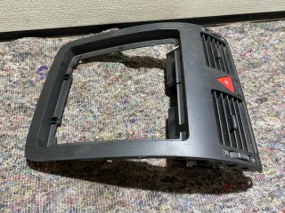 bontott VW TOURAN Középső Szellőző Keret