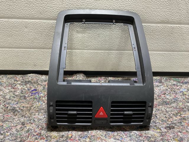 bontott VW TOURAN Középső Szellőző Keret