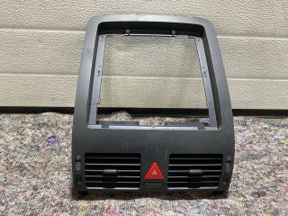 bontott VW TOURAN Középső Szellőző Keret