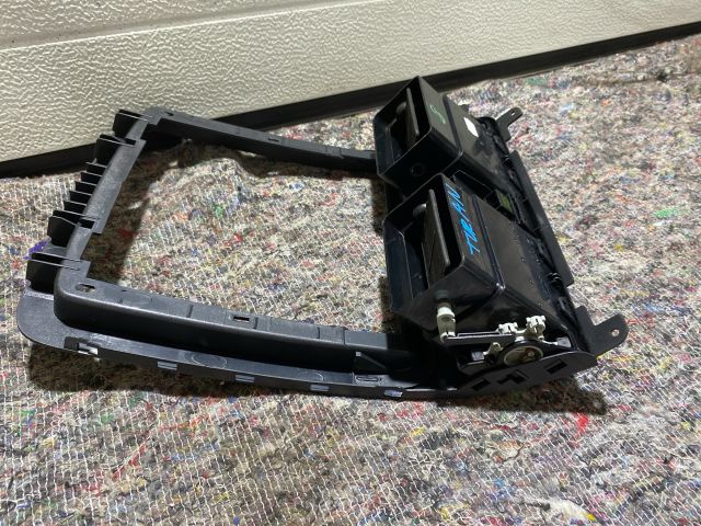 bontott VW TOURAN Középső Szellőző Keret