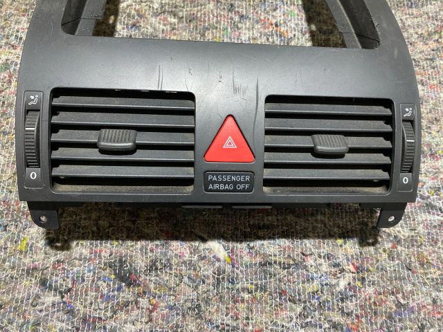 bontott VW TOURAN Középső Szellőző Keret