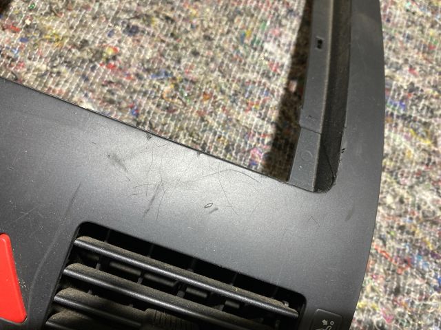 bontott VW TOURAN Középső Szellőző Keret