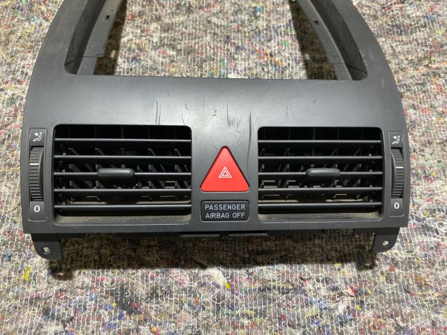 bontott VW TOURAN Középső Szellőző Keret