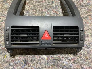 bontott VW TOURAN Középső Szellőző Keret