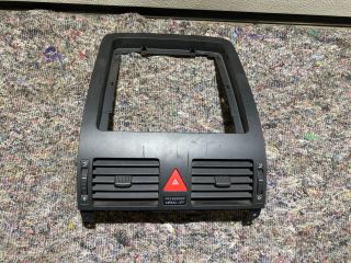 bontott VW TOURAN Középső Szellőző Keret