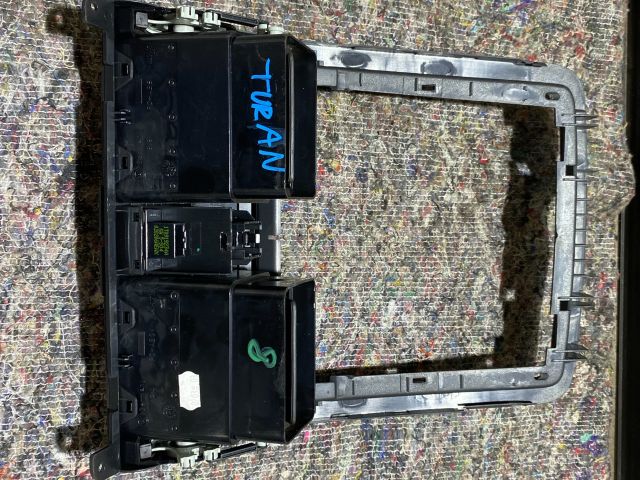 bontott VW TOURAN Középső Szellőző Keret