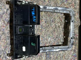 bontott VW TOURAN Középső Szellőző Keret