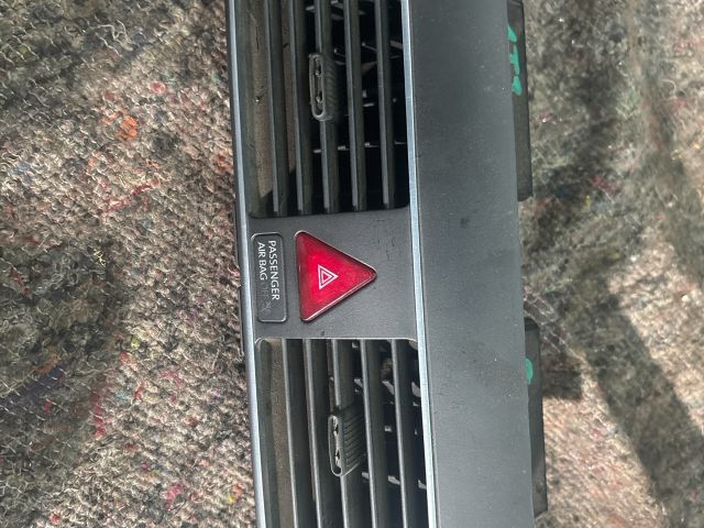 bontott VW TOURAN Középső Szellőző