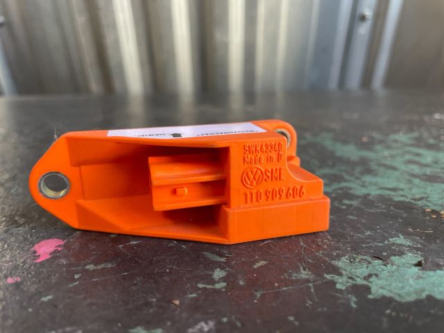 bontott VW TOURAN Központi Ütközés Érzékelő