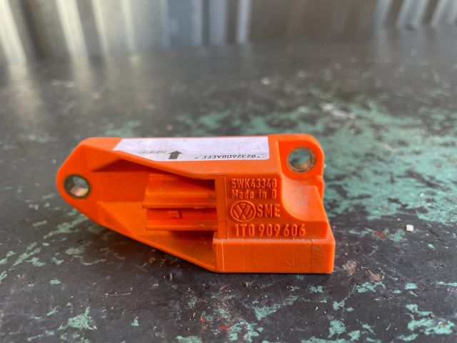 bontott VW TOURAN Központi Ütközés Érzékelő