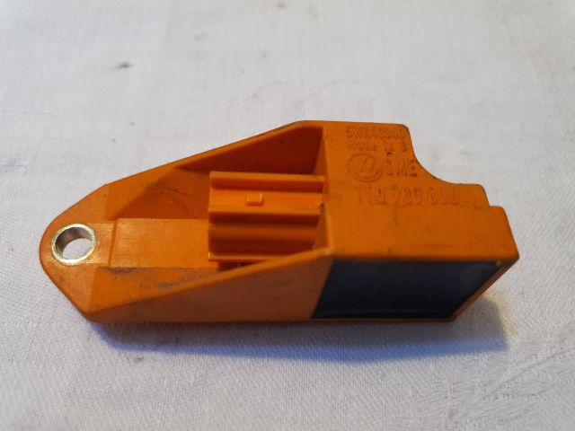 bontott VW TOURAN Központi Ütközés Érzékelő