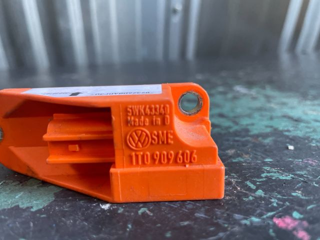 bontott VW TOURAN Központi Ütközés Érzékelő