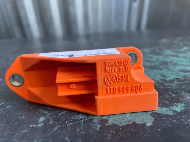 bontott VW TOURAN Központi Ütközés Érzékelő