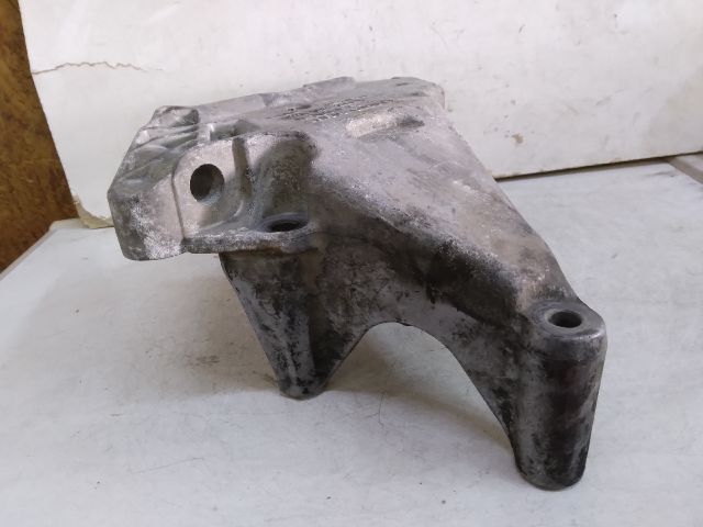 bontott VW TOURAN Motor Tartó Bak (Fém)