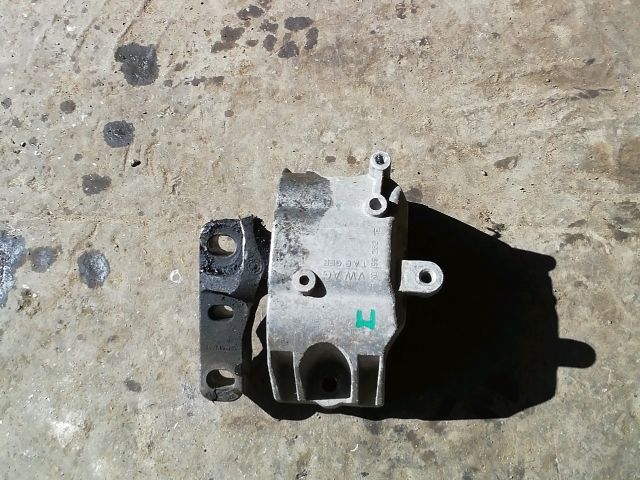 bontott VW TOURAN Motor Tartó Bak (Fém)