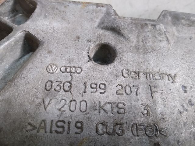 bontott VW TOURAN Motor Tartó Bak (Fém)