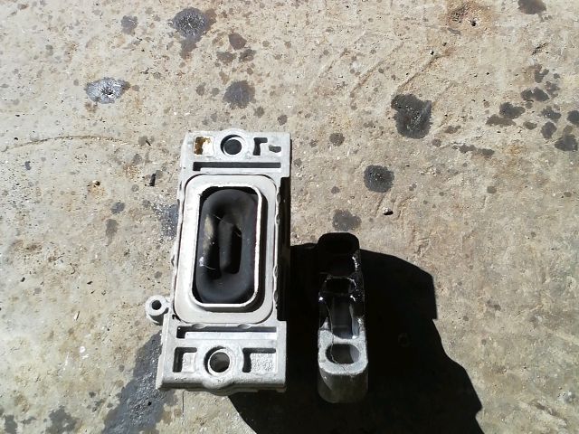 bontott VW TOURAN Motor Tartó Bak (Fém)