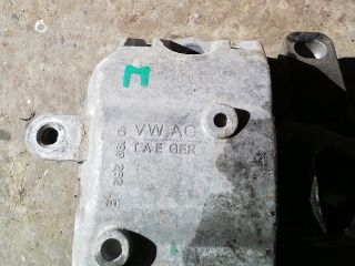 bontott VW TOURAN Motor Tartó Bak (Fém)