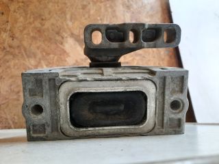 bontott VW TOURAN Motor Tartó Bak Jobb