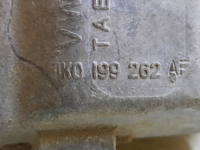 bontott VW TOURAN Motor Tartó Bak Jobb