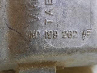 bontott VW TOURAN Motor Tartó Bak Jobb