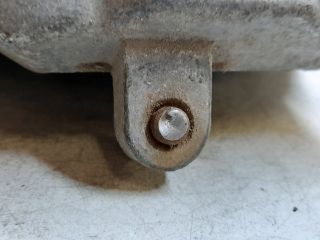 bontott VW TOURAN Motor Tartó Bak Jobb