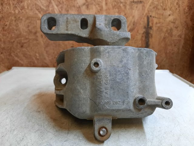 bontott VW TOURAN Motor Tartó Bak Jobb