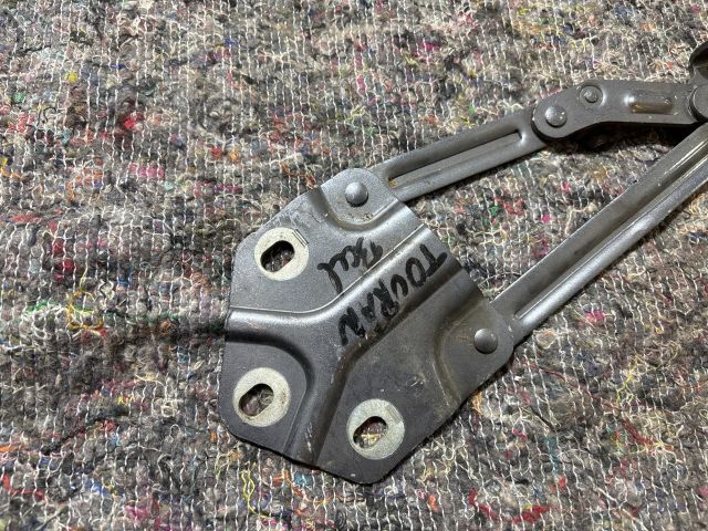 bontott VW TOURAN Motorháztető Bal Zsanér