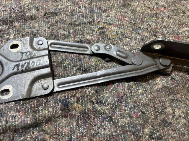 bontott VW TOURAN Motorháztető Bal Zsanér