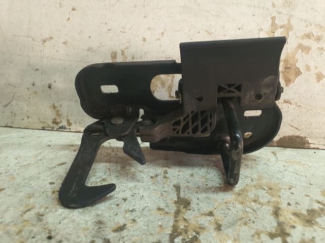 bontott VW TOURAN Motorháztető Biztonsági Kampó