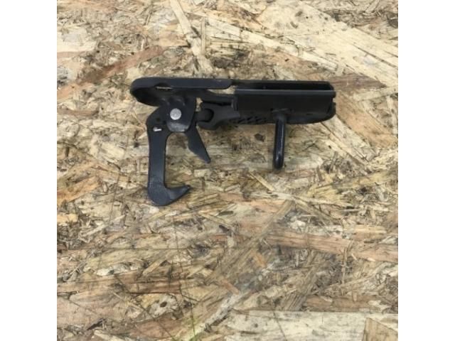 bontott VW TOURAN Motorháztető Biztonsági Kampó