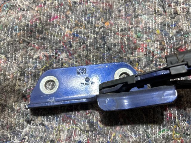 bontott VW TOURAN Motorháztető Jobb Zsanér