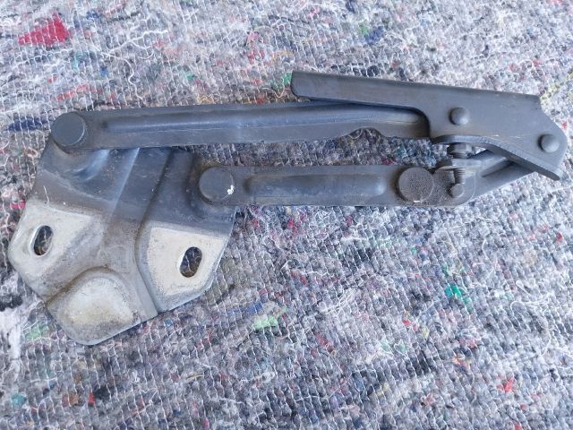 bontott VW TOURAN Motorháztető Jobb Zsanér