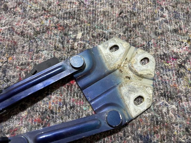 bontott VW TOURAN Motorháztető Jobb Zsanér