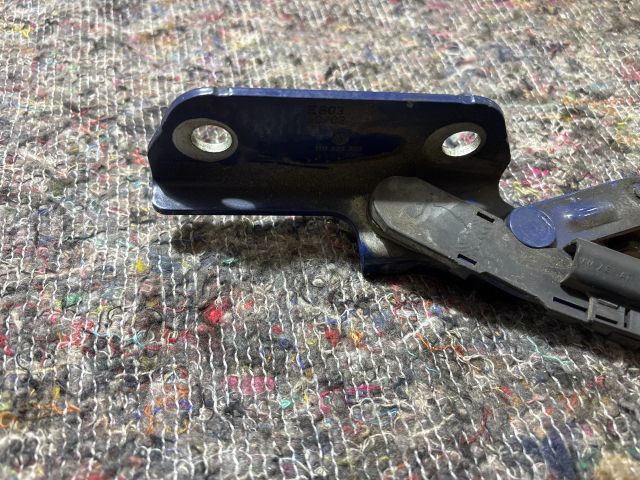 bontott VW TOURAN Motorháztető Jobb Zsanér