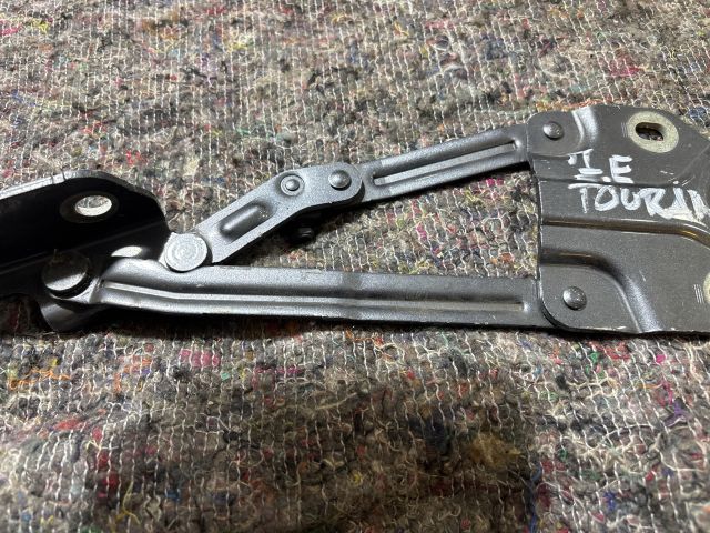 bontott VW TOURAN Motorháztető Jobb Zsanér