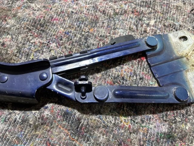 bontott VW TOURAN Motorháztető Jobb Zsanér