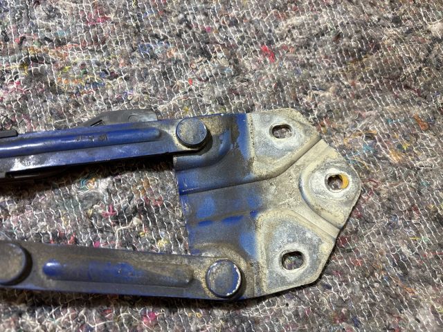 bontott VW TOURAN Motorháztető Jobb Zsanér