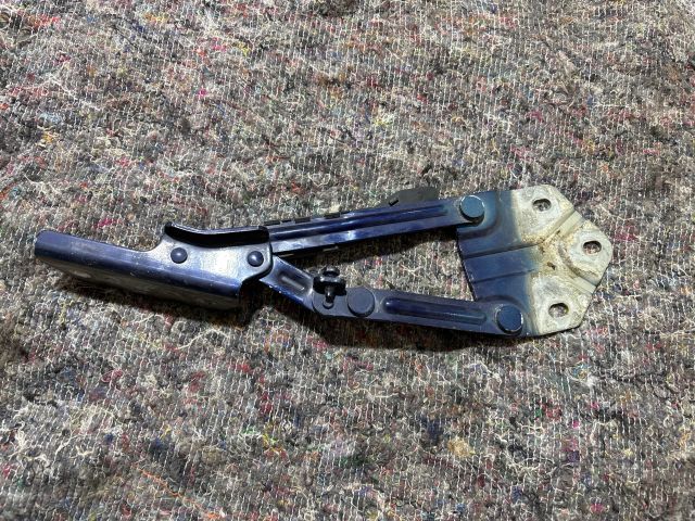 bontott VW TOURAN Motorháztető Jobb Zsanér