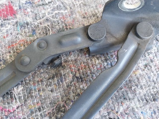 bontott VW TOURAN Motorháztető Jobb Zsanér